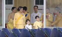 พระราชพิธีบรมราชาภิเษก: คุณพลอยไพลิน พาคุณจุลรัตน์-คุณภัททพงศ์ ร่วมชมริ้วขบวนเสด็จฯ