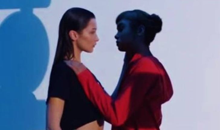 แบรนด์ดังขอโทษชาวโลก หลังปล่อยโฆษณา "จูบ" รักร่วมเพศทั่วโซเชียล