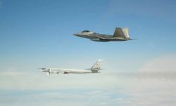 ระทึกกลางฟ้า สหรัฐฯ ส่ง F-22 สกัด 6 เครื่องบินรบรัสเซีย โฉบใกล้อะแลสกา