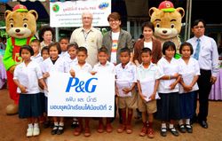 P&G เยี่ยมโรงเรียนวัดเขาน้อย กาญจนบุรี
