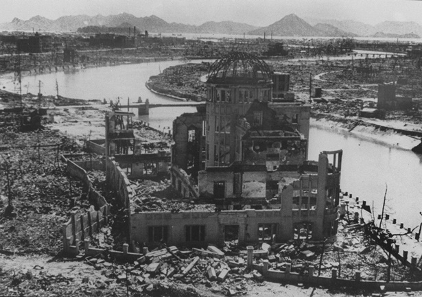 เมืองนางาซากิหลังถูกโจมตีโดยกองทัพสหรัฐฯ ในสงครามโลกครั้งที่สอง