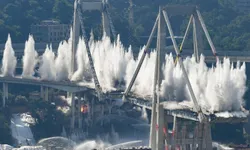 สลายเป็นผุยผง อิตาลีระเบิด "สะพานเมืองเจนัว" หลังพังถล่มตาย 43 ศพ