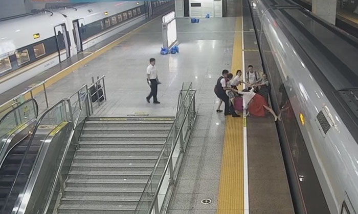 สั่งกักตัว 9 วัน! หญิงจีนยืดขาขวางรถไฟความเร็วสูง ทำออกช้า 7 นาที