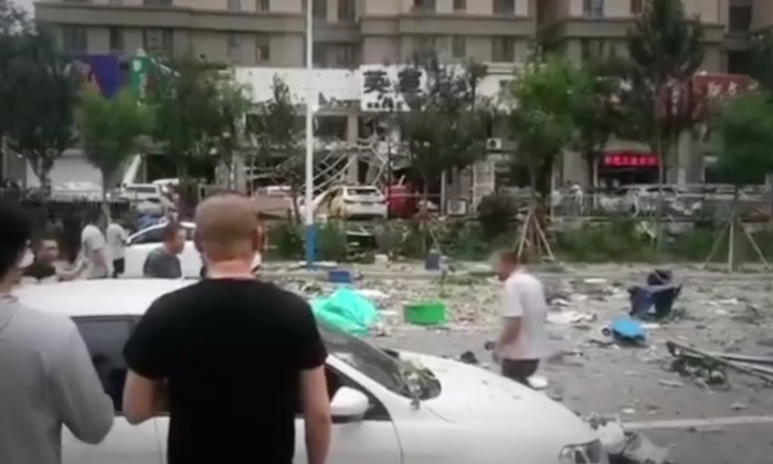 ร้านค้าระเบิดใจกลางเมืองจีน อาคารทรุดพังถล่ม ผู้คนนึกว่าแผ่นดินไหว