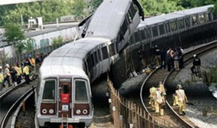 เกิดเหตุรถไฟใต้ดินกรุงวอชิงตันชนกัน ตายแล้ว 6