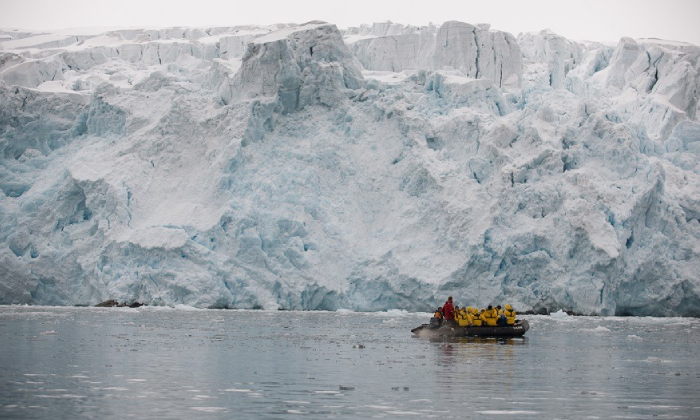 น้ำแข็ง "กรีนแลนด์" พ้นช่วงวิกฤตละลายหนักสุดแล้ว น้ำไหลลงทะเลหลายพันล้านตัน