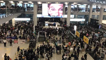 ด่วน สถานกงสุลใหญ่เตือนคนไทยให้รีบออกจากอาคารหลักสนามบินฮ่องกง (คลิป)