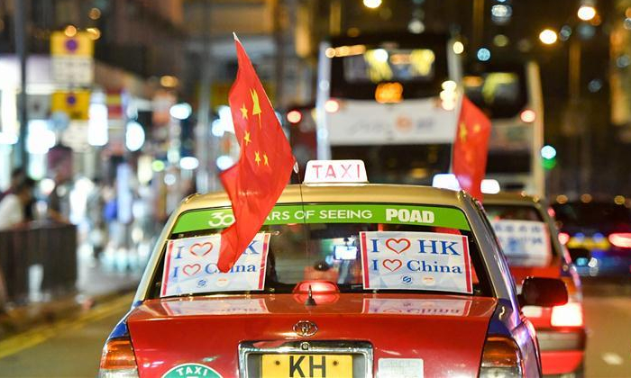 "แท็กซี่ฮ่องกง" กว่า 600 คัน เดินขบวนอย่างสงบ แสดงจุดยืนต่อต้านความรุนแรง