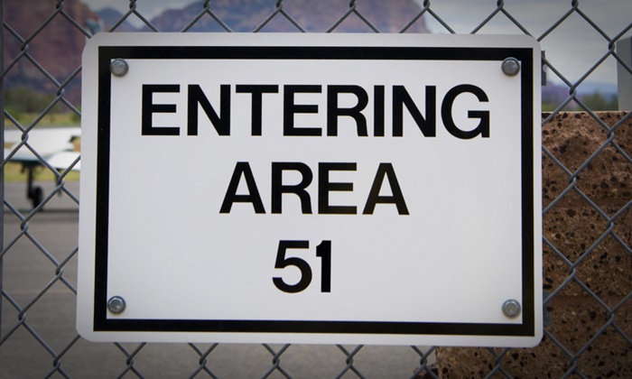 ยูทูบเบอร์ชื่อดังโดนจับ หลังแอบบุกรุกเข้าใกล้ Area 51 หวังถ่ายทำคลิป