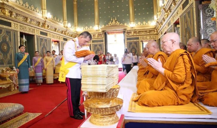 ในหลวง-พระราชินี เสด็จฯ ถวายผ้าพระกฐิน ณ วัดราชบพิธฯ และวัดพระเชตุพนฯ