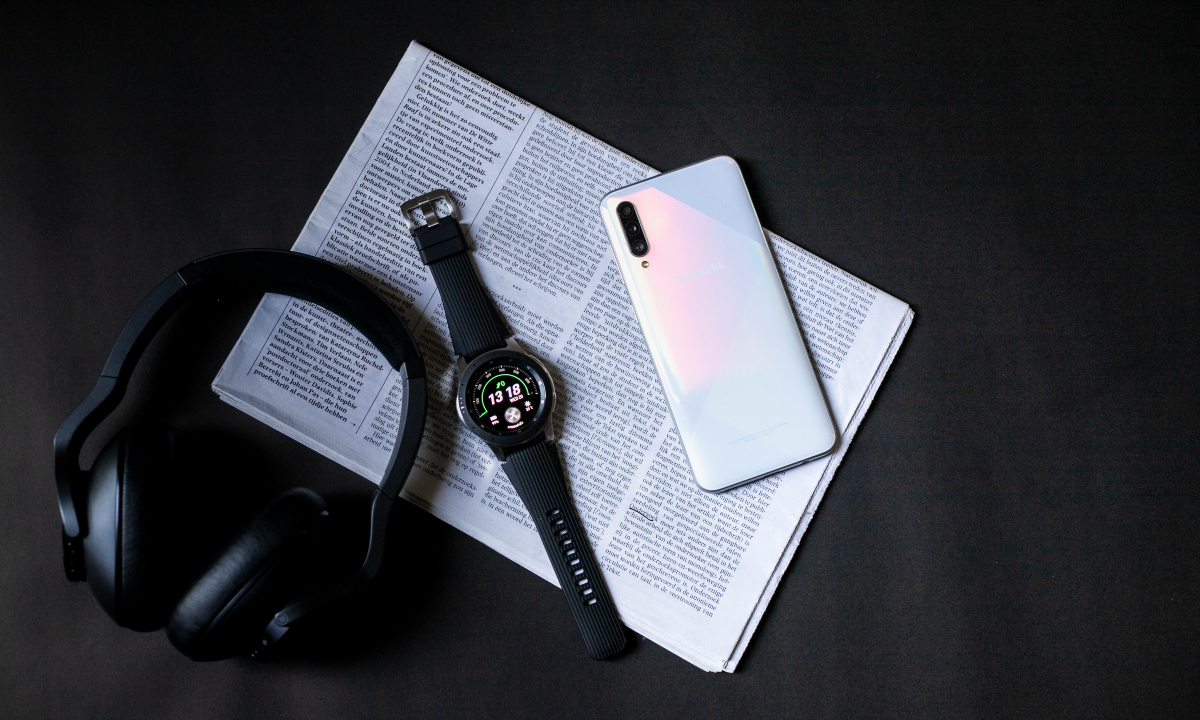 จับคู่ไอเท็มเด็ดแห่งยุค Galaxy Watch eSIM และ AKG รุ่น N700 NC M2 ใช้งานร่วมกันชีวิตจะล้ำขนาดไหน