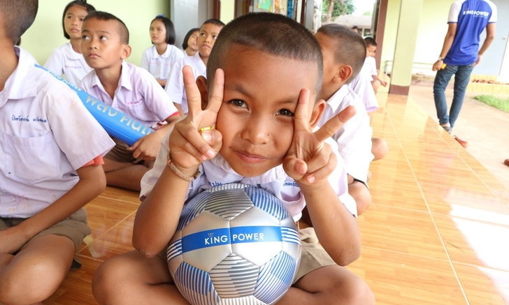 สานฝันวันเด็ก 2563 คิง เพาเวอร์ แจกลูกฟุตบอลทั่วไทยกว่าอีกแสนลูก