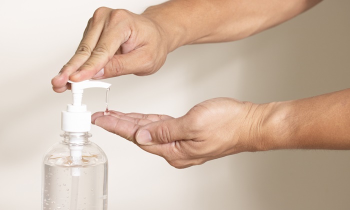 เลือกเจลแอลกอฮอล์ล้างมืออย่างไรให้ป้องกันเชื้อโรคได้ และไม่ทำร้ายผิว