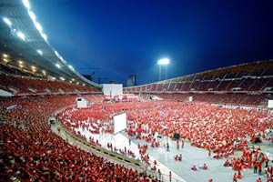 เทพเทือก ลั่นไม่ยอมให้เสื้อแดงละเมิดสถาบัน