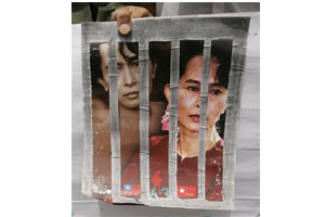 ศาลพม่าพิพากษา กักบริเวณซูจี 18 เดือน-ชายมะกันเจอ7ปี