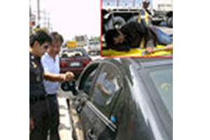 โจรทุบกระจกรถฉกมือถือเงินสด ถูกเจ้าทรัพย์ซิ่งรถชนท้ายเจ็บ