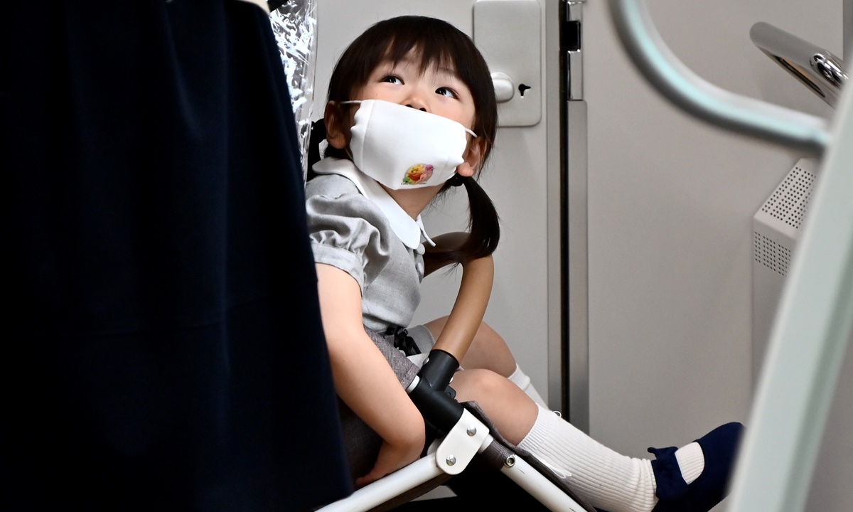 นักวิจัยญี่ปุ่นเตือน เด็กอายุต่ำกว่า 2 ขวบ ไม่ควรสวมหน้ากาก