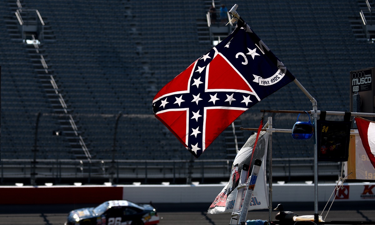 NASCAR ประกาศแบน “ธงสมาพันธรัฐอเมริกา” ในสนามแข่งรถ
