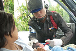 คลอดในรถ จ.ส.ต.พิเชษฐ์ วิเศษโชค 