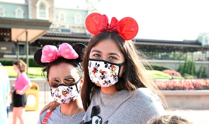 Disney World ฟลอริดา วอนนักท่องเที่ยวสวมหน้ากาก ก่อนเปิดโซนเพิ่มสุดสัปดาห์นี้