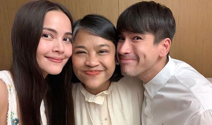 ภาพน่ารัก "ณเดชน์" ร่วมเฟรม "ญาญ่า" ฉลองวันเกิดแม่ปลาสุดอบอุ่น