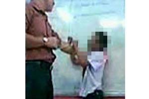 คลิปโฉ่ครูหนุ่ม ตบเด็ก-จับโขก