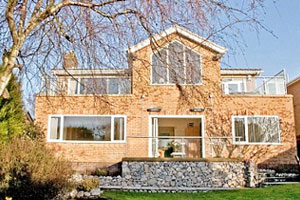 ใช้ปลาคาร์พเลือกเจ้าของบ้านหรู