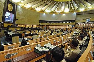 พึลึก!!! สภาฯ ออกคำสั่งให้ ขรก.ไหว้ ส.ส.ทุกคน เลขาฯ แจงเข้าใจผิด-เลิกคำสั่ง