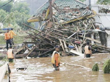 ล่าสุดเหยื่อแผ่นดินไหวอินโดฯตาย1100ศพ