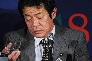 อดีต รมว.คลังญี่ปุ่นฉาวเมาประชุมจี-7 ตายปริศนาคาเตียง