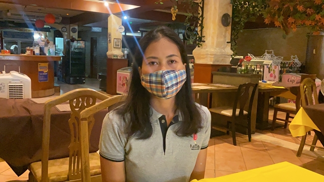 น.ส.ณัฐชาดา เก็บกลาง อายุ 37 ปี เจ้าของร้านอาหาร