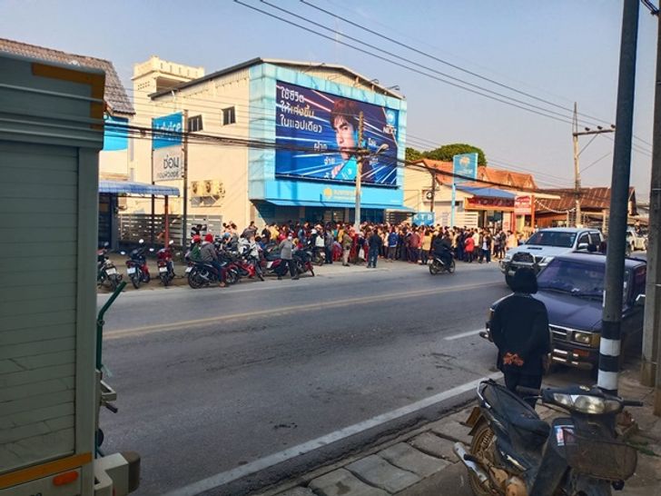 บรรยากาศการลงทะเบียนโครงการเราชนะ สำหรับผู้ที่ไม่มีสมาร์ตโฟน ใน จ.เชียงราย