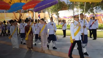 ในหลวง พระราชินี เสด็จฯ ถวายบังคมสมเด็จพระบูรพมหากษัตริยาธิราช เนื่องในวันจักรี