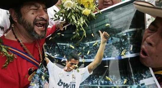 หมอผีเปรู ทำพิธีไล่มนต์ดำออกจากร่าง โด้