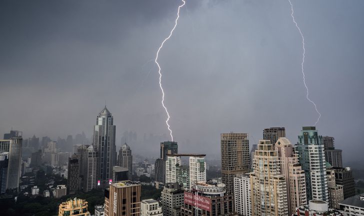 พยากรณ์อากาศวันนี้ กรมอุตุฯ เตือนฝนถล่มทั่วประเทศ 60-80 เปอร์เซ็นต์