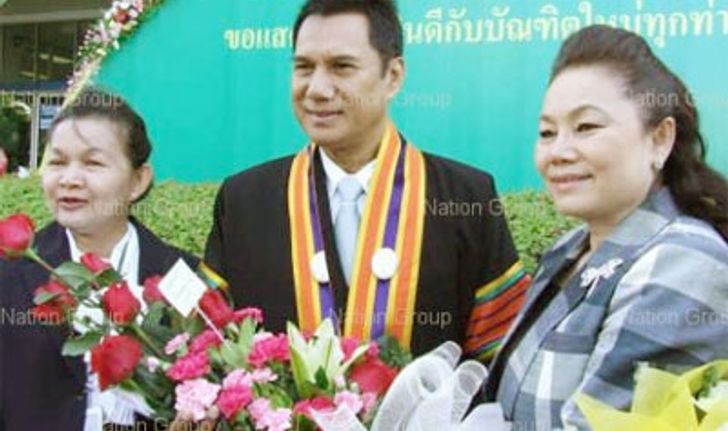 สรพงษ์ ชาตรีเตรียมรับพระราชทานปริญญา