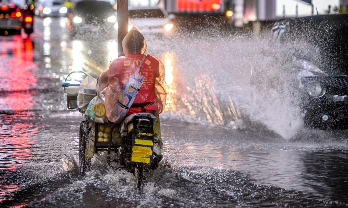 พยากรณ์อากาศวันนี้ กรมอุตุฯ เตือนฝนถล่มหนักทั่วไทย 51 จังหวัด กทม.-ปริมณฑล ไม่รอด