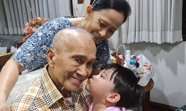 "อาต้อย เศรษฐา" เข้าสู่วัย 77 ปี ครอบครัวจัดฉลองเล็กๆ เรียบง่ายแต่อบอุ่นหัวใจ