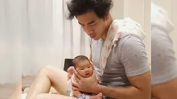 "โย่ง อาร์มแชร์" รีวิวการเลี้ยงลูกเอง วันแรก "น้องอบเชย" ก็เล่นงานแล้ว