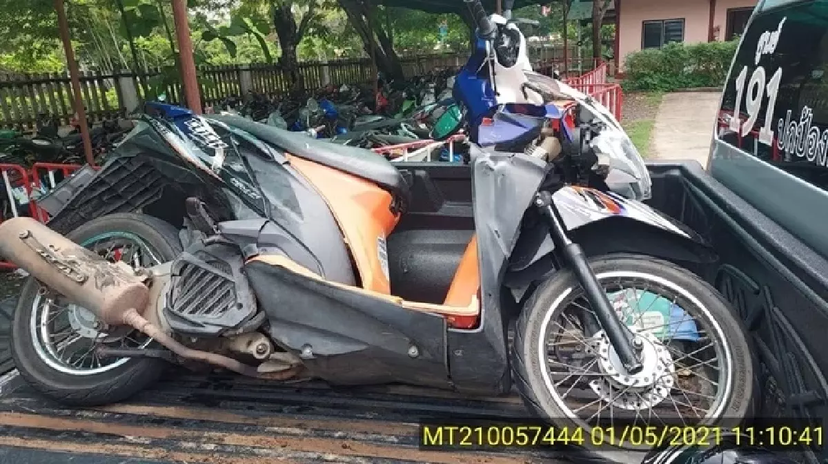 benz-motorcycle-accident-171121