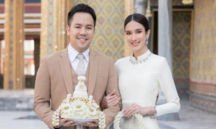 "เนย ปภาดา" ควงว่าที่เจ้าบ่าว เข้ารับพระราชทานน้ำพระพุทธมนต์ แฟนๆ แห่ยินดี