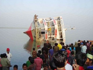 ยอดผู้เสียชีวิตเหตุเรือล่มในบังกลาเทศเพิ่มเป็น 63 คน