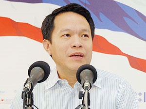 ปชป.รุมสับเสื้อแดงตบตาประชาชน