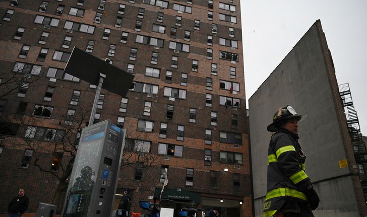 สลด ไฟไหม้อะพาร์ตเมนต์ในนิวยอร์ก เสียชีวิต 19 คน  ในจำนวนนี้เป็นเด็ก 9 คน