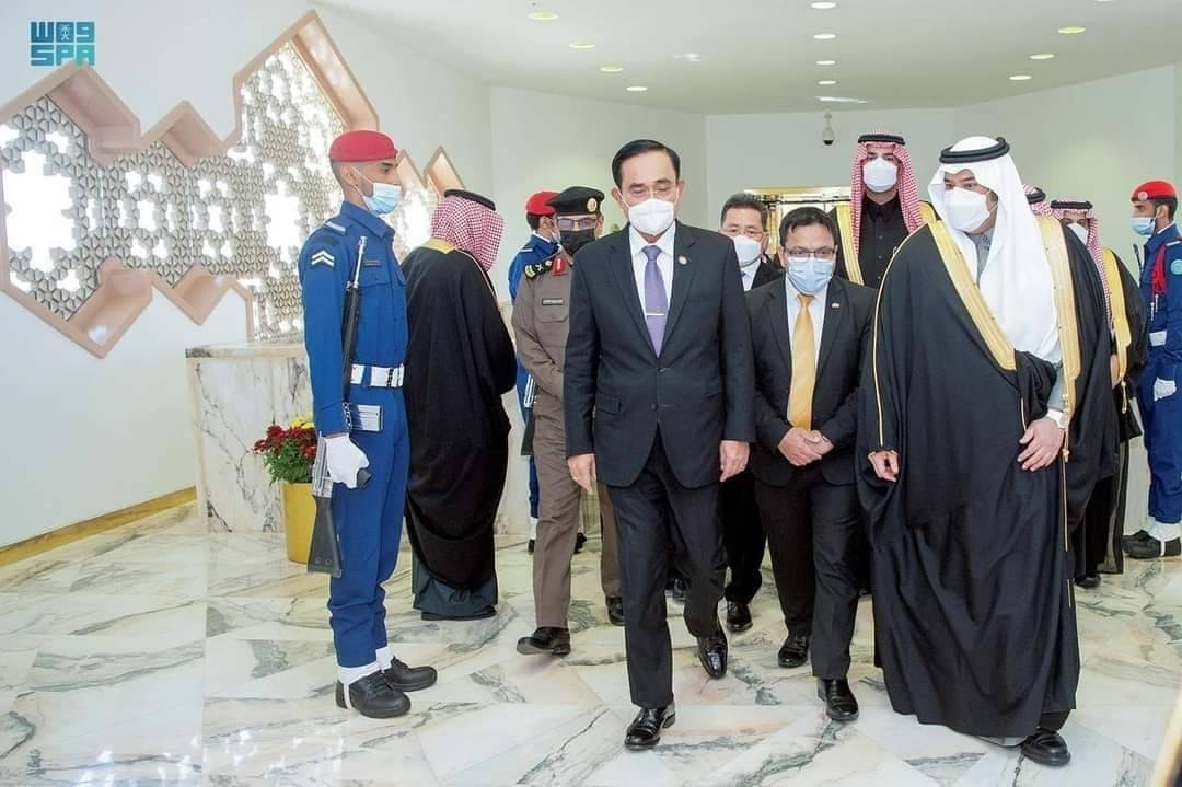 saudi-crown-prayuth-250122-3