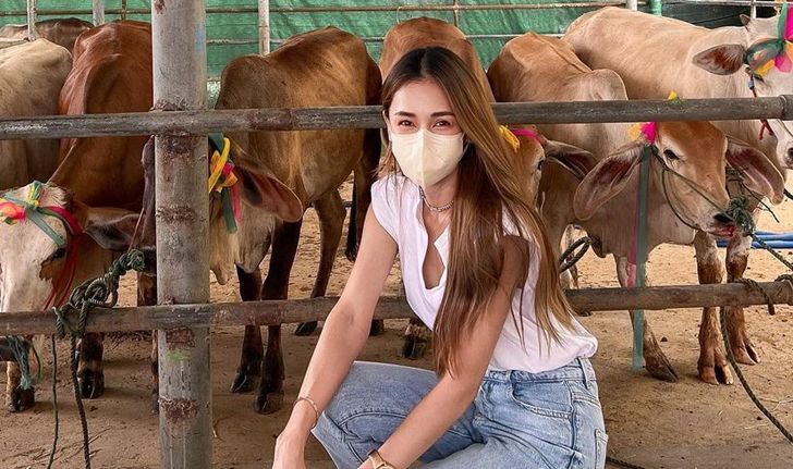"เนย โชติกา" ทำบุญใหญ่รับวัย 38 ตั้งใจงดทานเนื้อวัวตลอดชีวิต