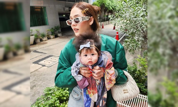 "ชมพู่" พาลูกๆ เช็กอินคาเฟ่ "น้องแอบิเกล" น่ารักสู้กล้องมาก
