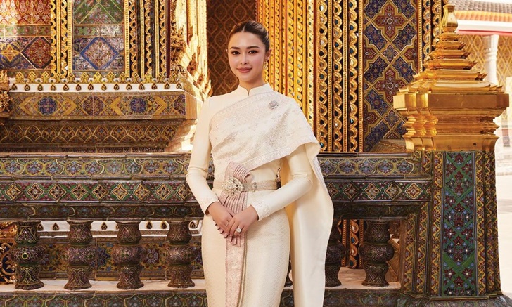 สวยมาก "แพทริเซีย" ใส่ชุดไทยเพื่อเข้ารับเข้าพระราชทานน้ำพระพุทธมนต์