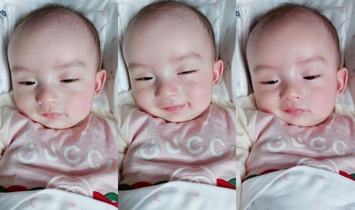 "ดิว อริสรา" แอบถ่ายรูป "น้องไซลาส" หนูน้อยนอนพริ้มแถมยิ้มละมุนให้ด้วย