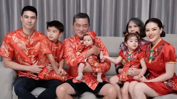 "ลิเดีย-แมทธิว" กับลูกๆ แต่งตัวรับตรุษจีน แต่กรุ๊ปช็อตมีคนแสบสุด